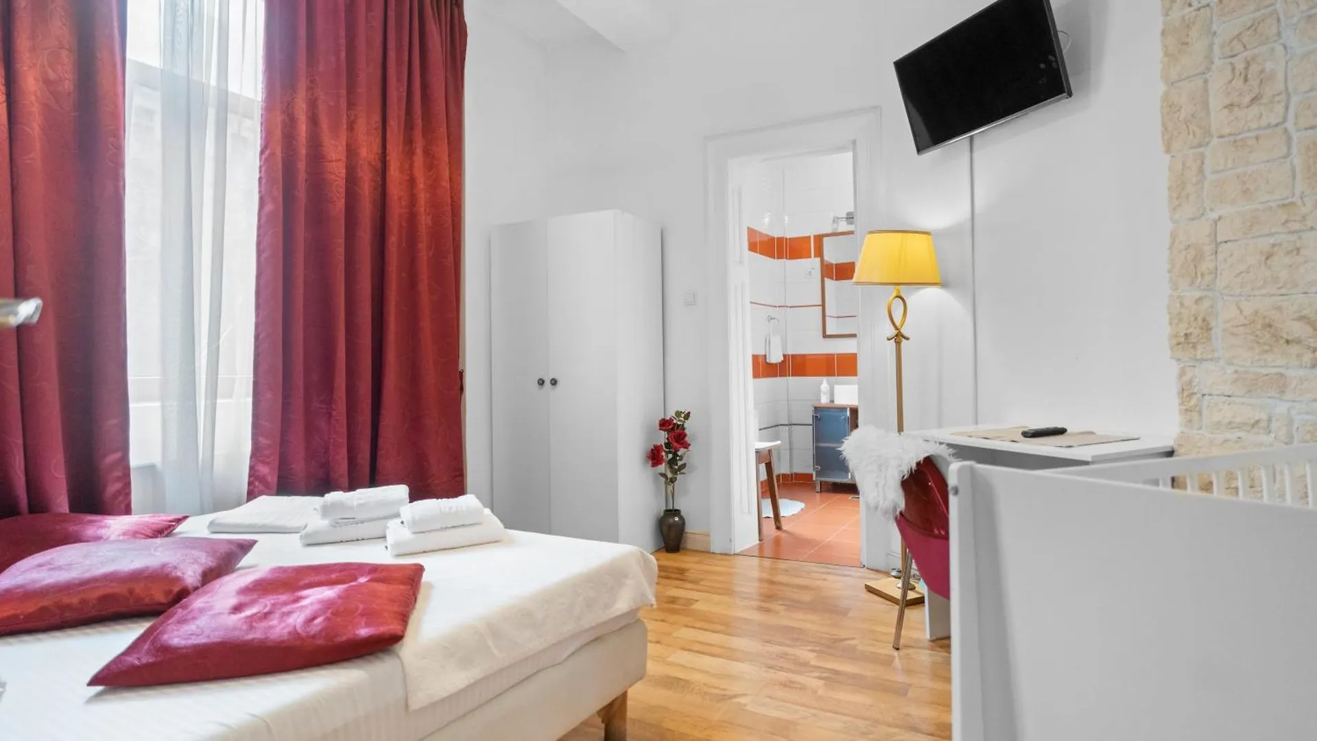 Golden Residences - Apartment & Penthouse In Old Town Bucharest 0*,  Romania
