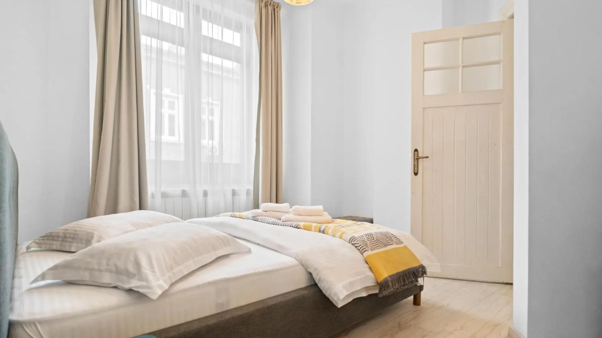 Golden Residences - Apartment & Penthouse In Old Town Bukareszt 0*,