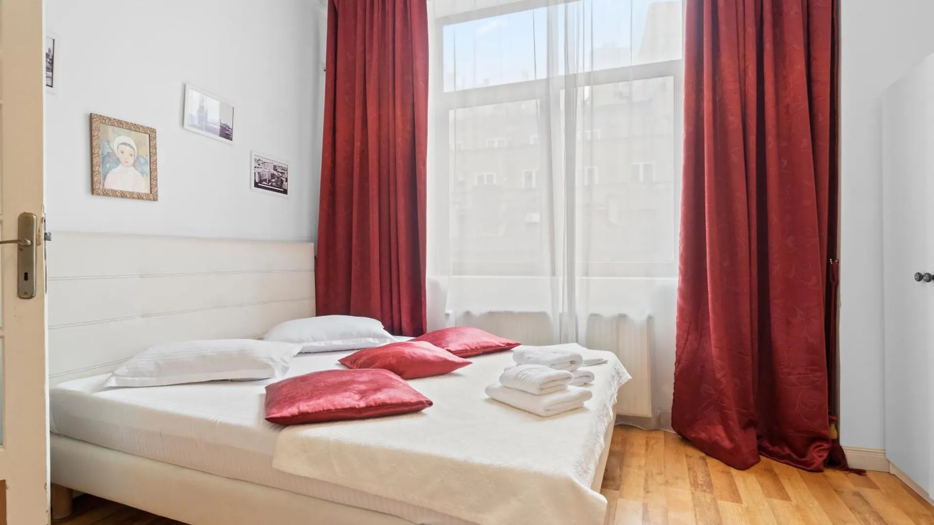 Golden Residences - Apartment & Penthouse In Old Town Bukareszt 0*,  Rumunia
