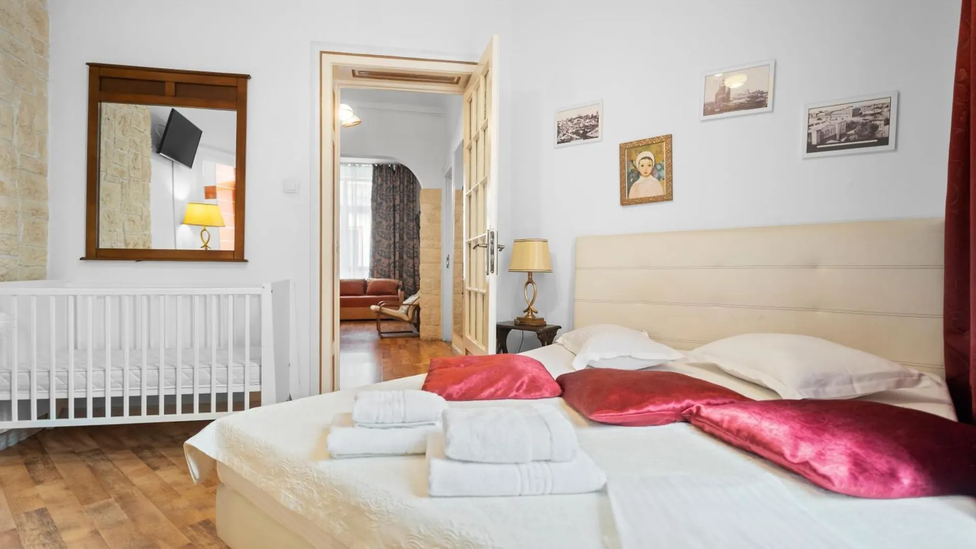 Golden Residences - Apartment & Penthouse In Old Town Bucharest